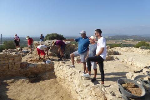 Visita al poblat iber amb els regidor Marc Albella i Jordi Moliner