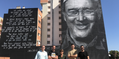 L’Ajuntament de Vinaròs presenta el mural en homenatge a Carles Santos