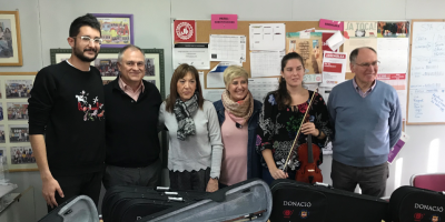 La ciutat de Lliria fa una donació de violis per al projecte Pizzicato del CEIP Jaume I de Vinaròs